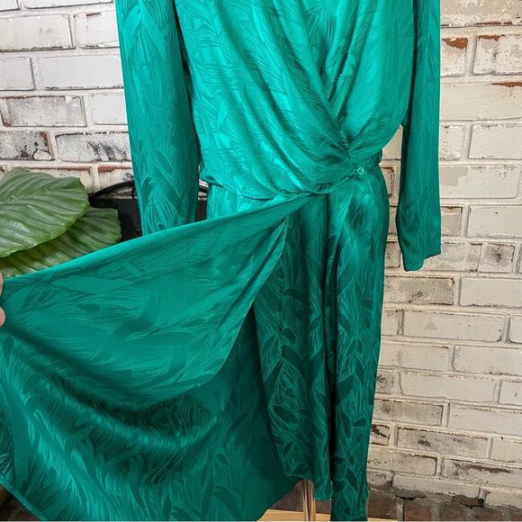 Vintage 80s Lauren Alexander Petites Plunge Silk Green Wrap Midi Dress 12 - Picture 4 of 11